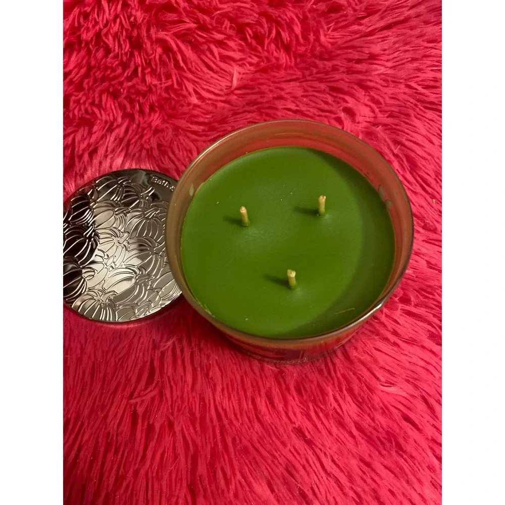 Bath and body Works Dutch‎ Apple waffle candle - Picture 2 of 3